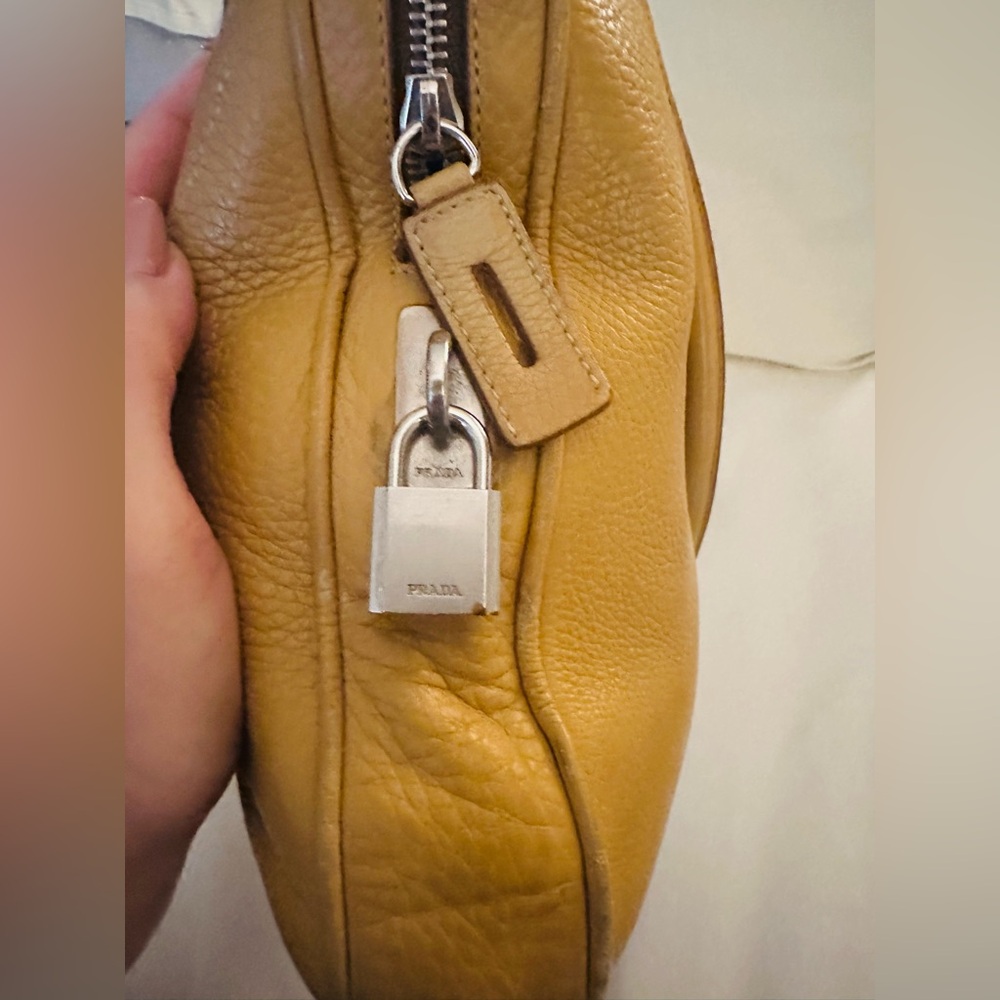 VINTAGE Prada Women's Bag SEMITRACOLLA DAINO SPORT MIELE Golden Tote Bag ca ‘01 - Picture 5 of 13